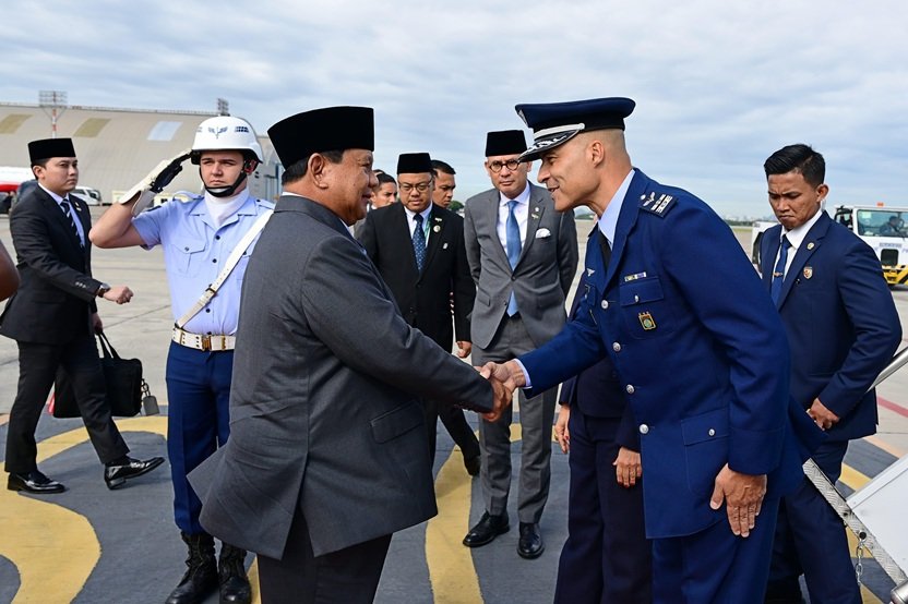 Presiden Republik Indonesia, Prabowo Subianto saat akan bertolak ke Brasilia.